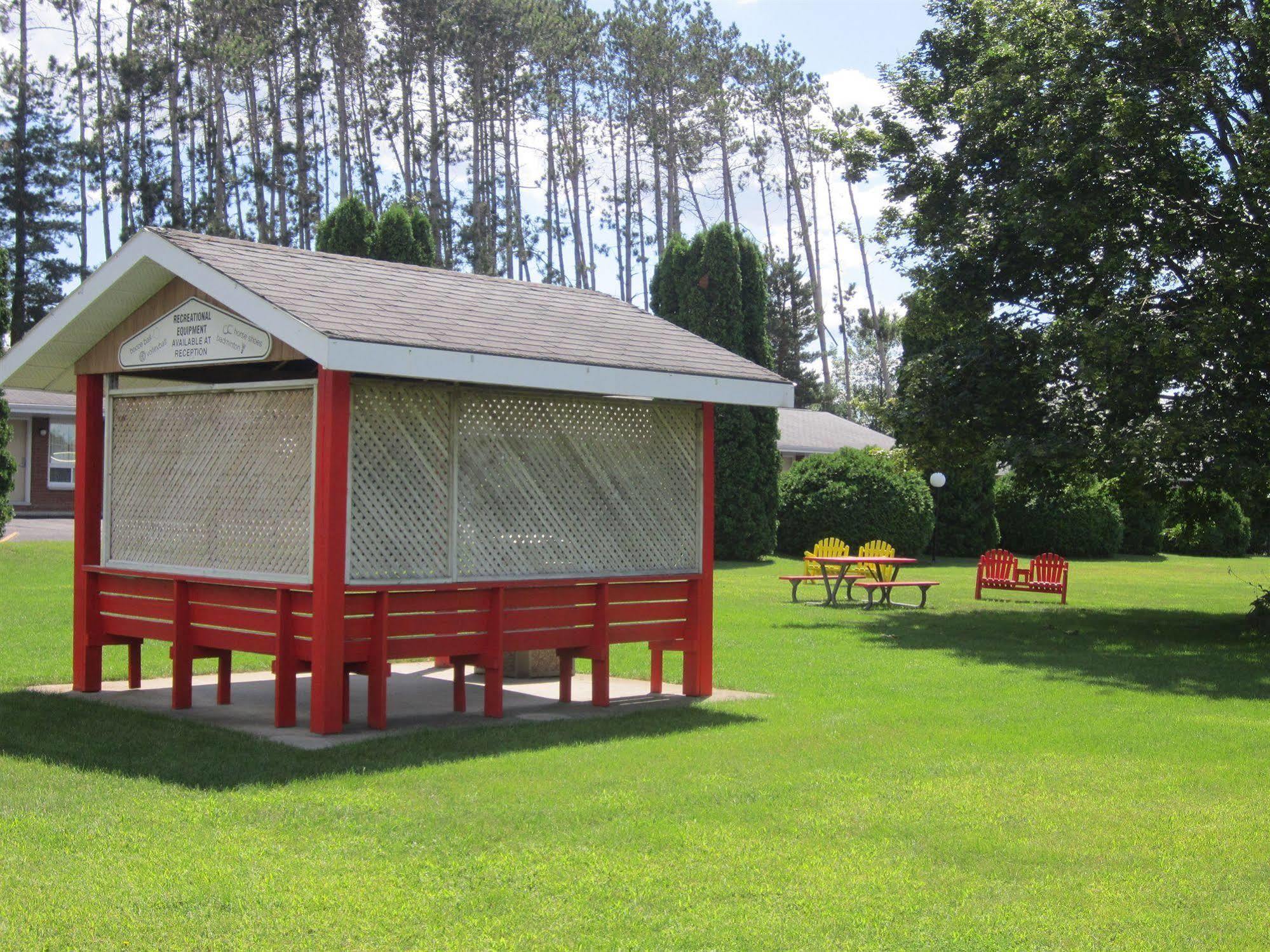 Red Pine Inn & Conference Centre Alliston Esterno foto