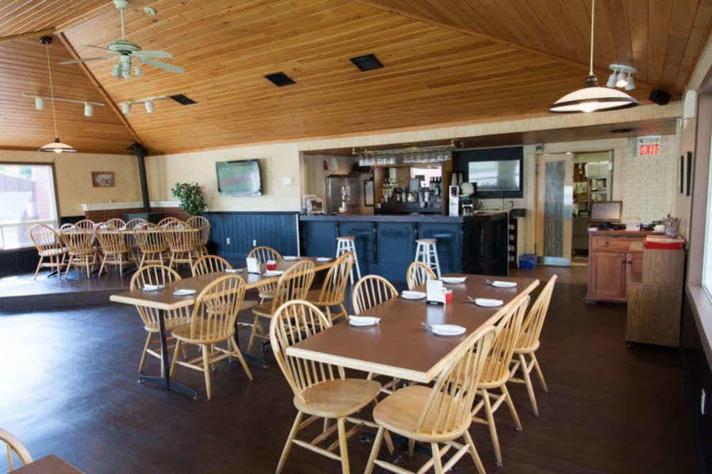 Red Pine Inn & Conference Centre Alliston Esterno foto