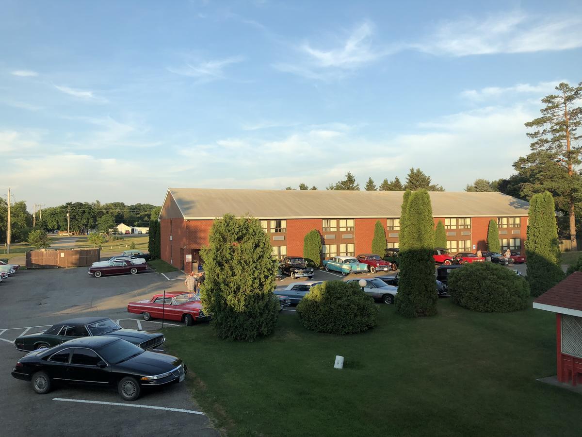 Red Pine Inn & Conference Centre Alliston Esterno foto