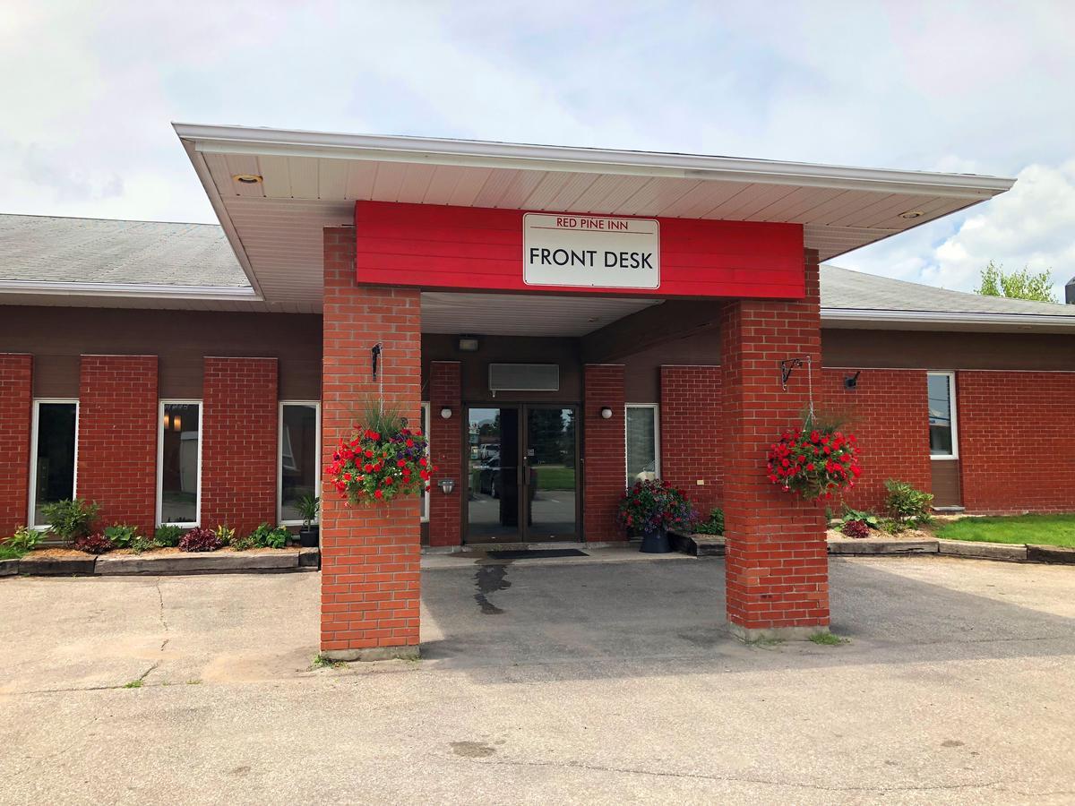 Red Pine Inn & Conference Centre Alliston Esterno foto